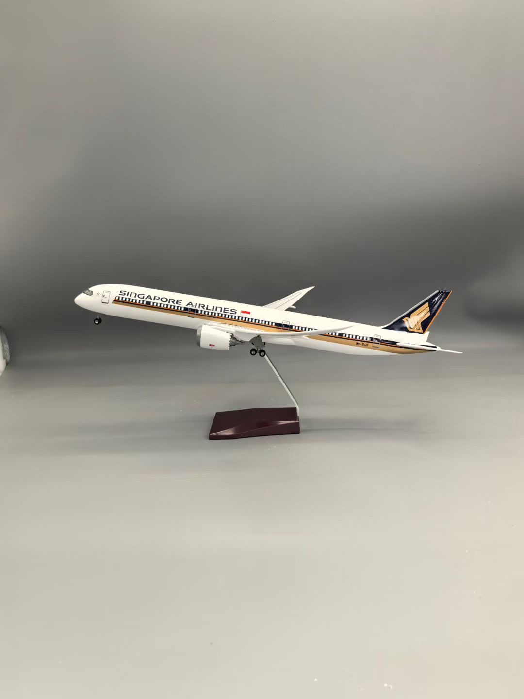 43cm Singapore Airlines B787-1 - Model Kit Singapore 评论和价格