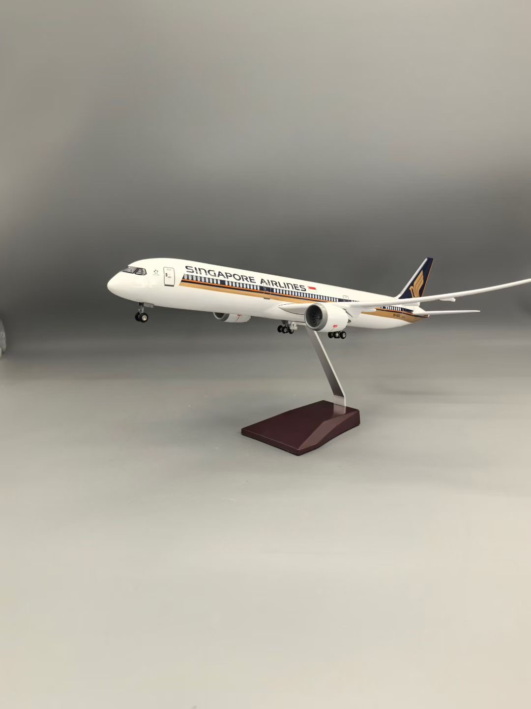 43cm Singapore Airlines B787-1 - Model Kit Singapore 评论和价格